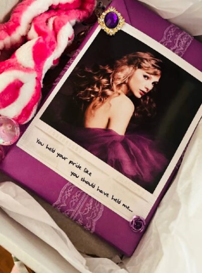 Blind date with a book  (Taylor’s Edition)